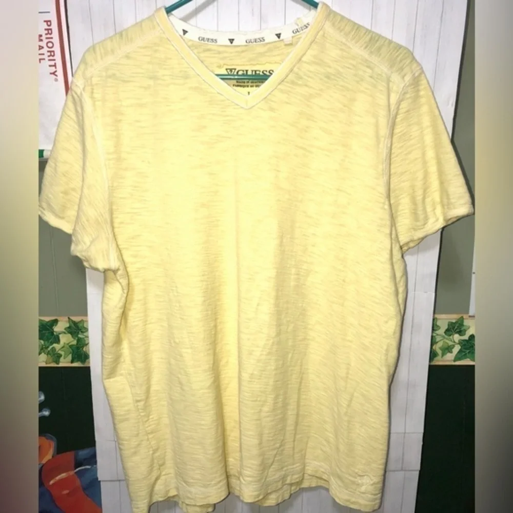 ♈️Guess Yellow Slub Knit V-Neck Textured Short Sleeve Tee - Picture 7 of 11